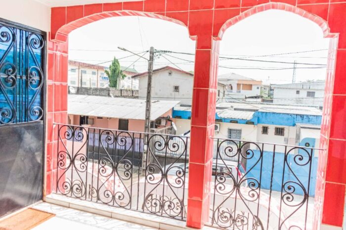 balcon_appartement meublé à douala bonamoussadi