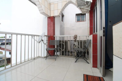 balcon de l'appartement meublé de makepe