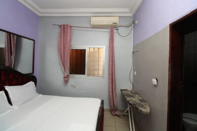 chambre principale de l'appartement meublé