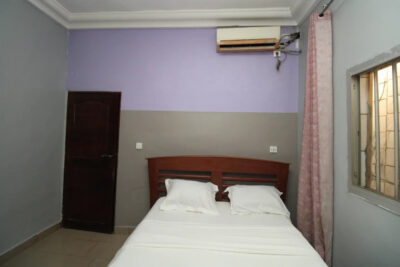 chambre secondaire de l'appartement meuble douala makepe