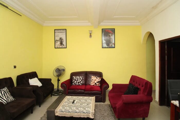 salon de l'appartement meublé douala makepe