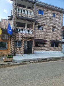 façade-avant_immeuble_chambres_meublees_douala_bonapriso